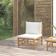 Dārza vidējais dīvāns ar krēmbaltiem matračiem, bambuss